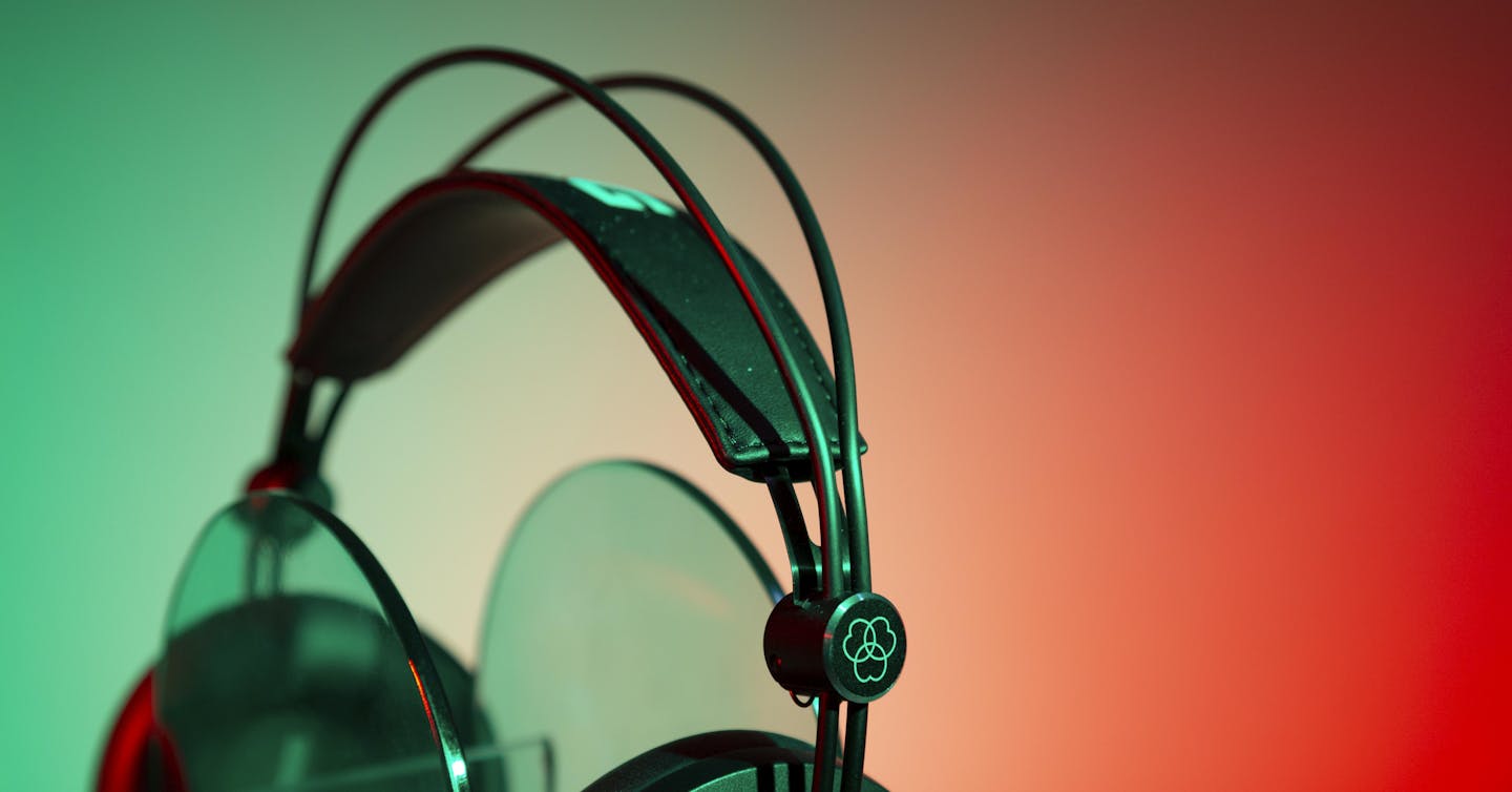 https://blog-dev.landr.com/wp-content/uploads/2019/06/AKG-K275-3.jpg